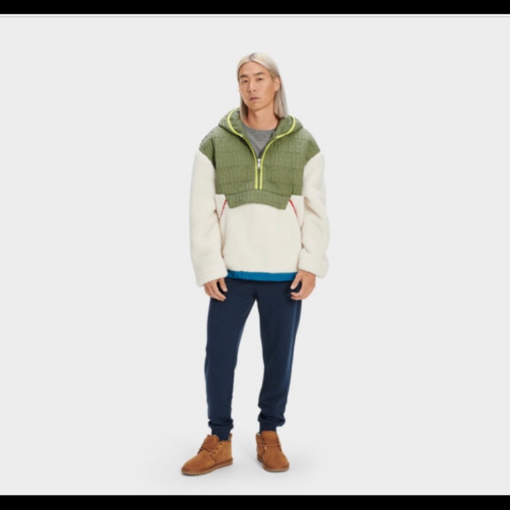 UGG Men’s Green and Cream Sherpa Pullover Hoodie. Sz. L